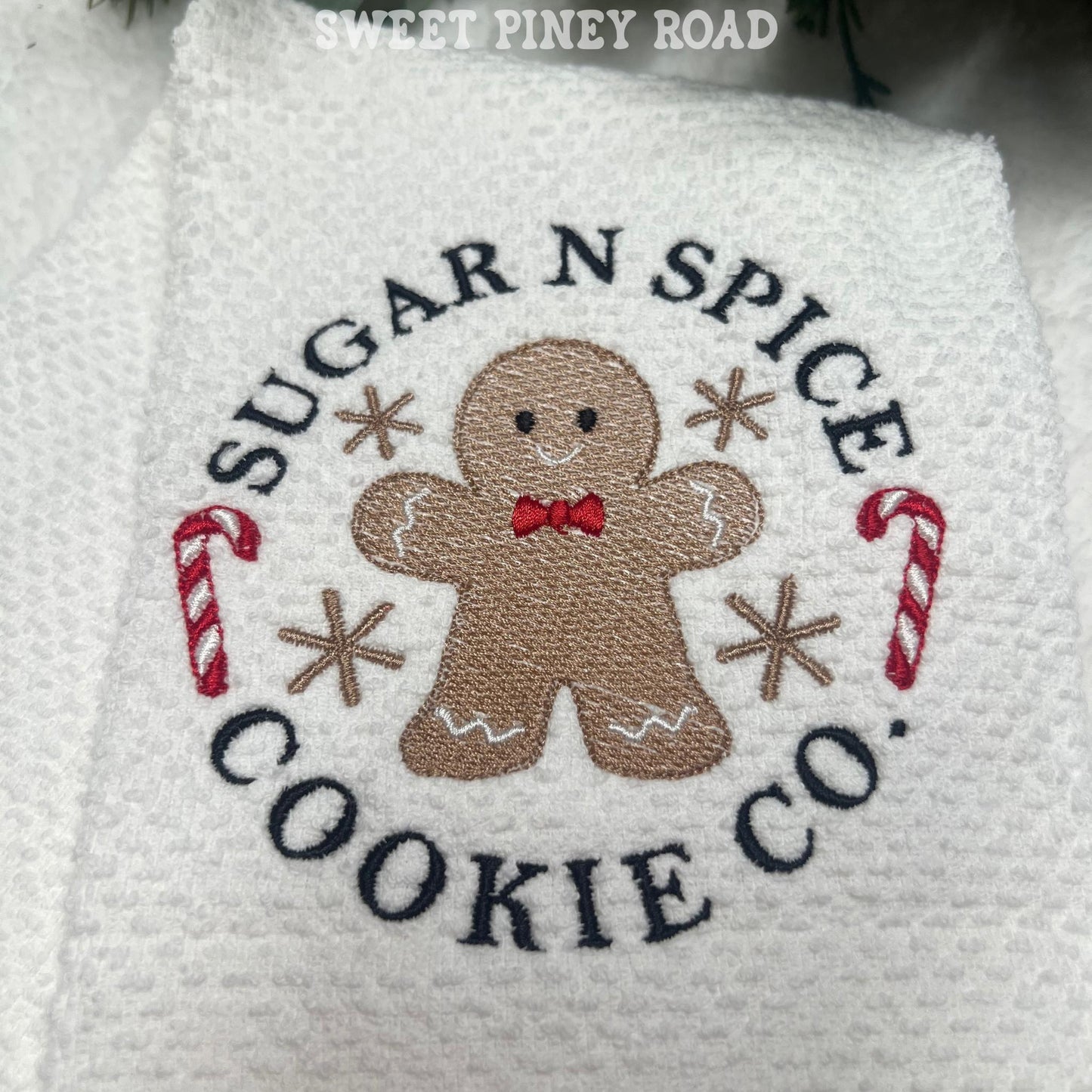 Gingerbread Cookie Embroidered Towel, Personalized Christmas Bath Towel, Baker Gift, Holiday Custom Wash Cloth Present, Cute Farmhouse Decor