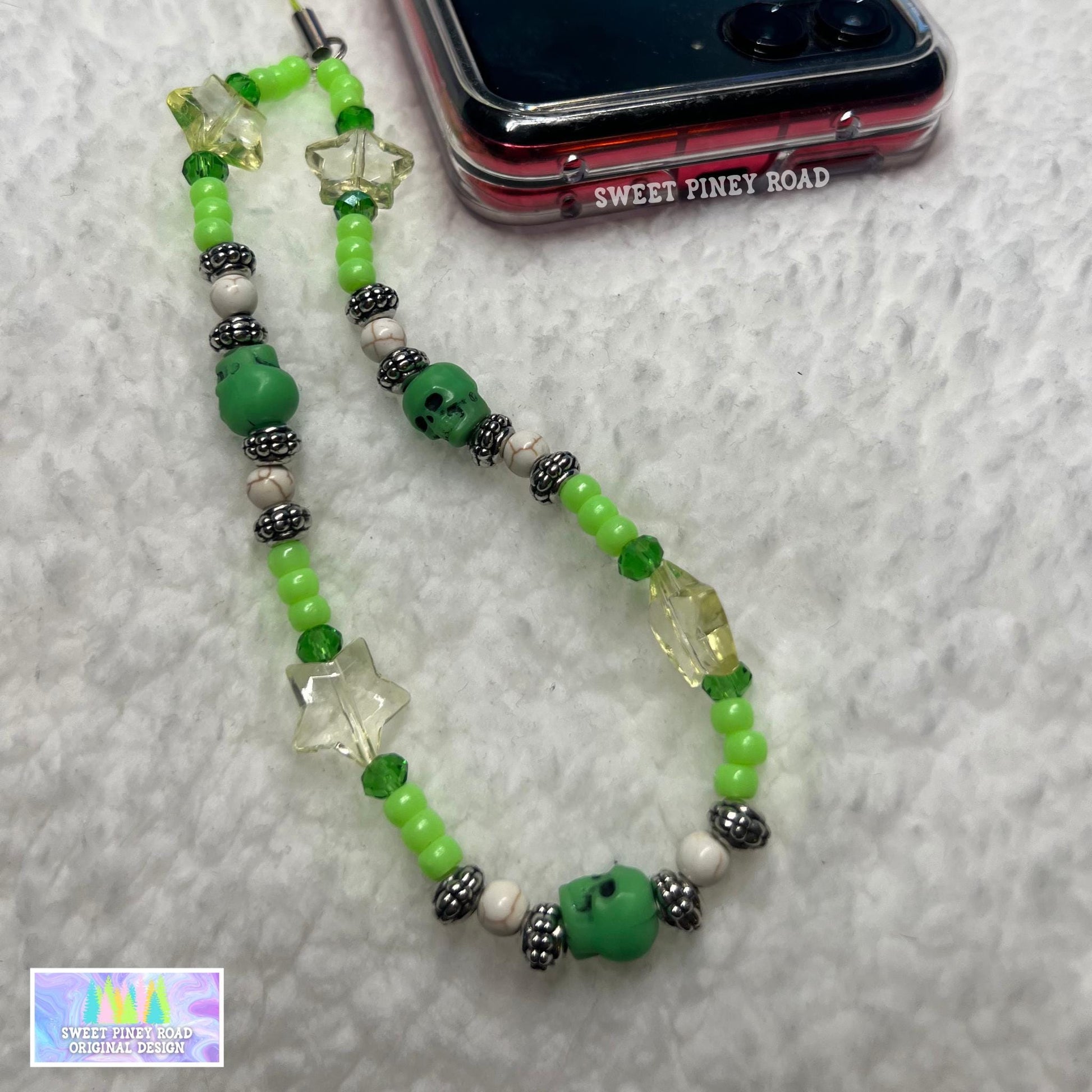 Green Skull Phone Charm Strap, Universal Fit, Phone Carrying Wrist Strap, Hands-Free Wrist Grip, Cute Girly Skulls Gothic Vibes Straps Gift