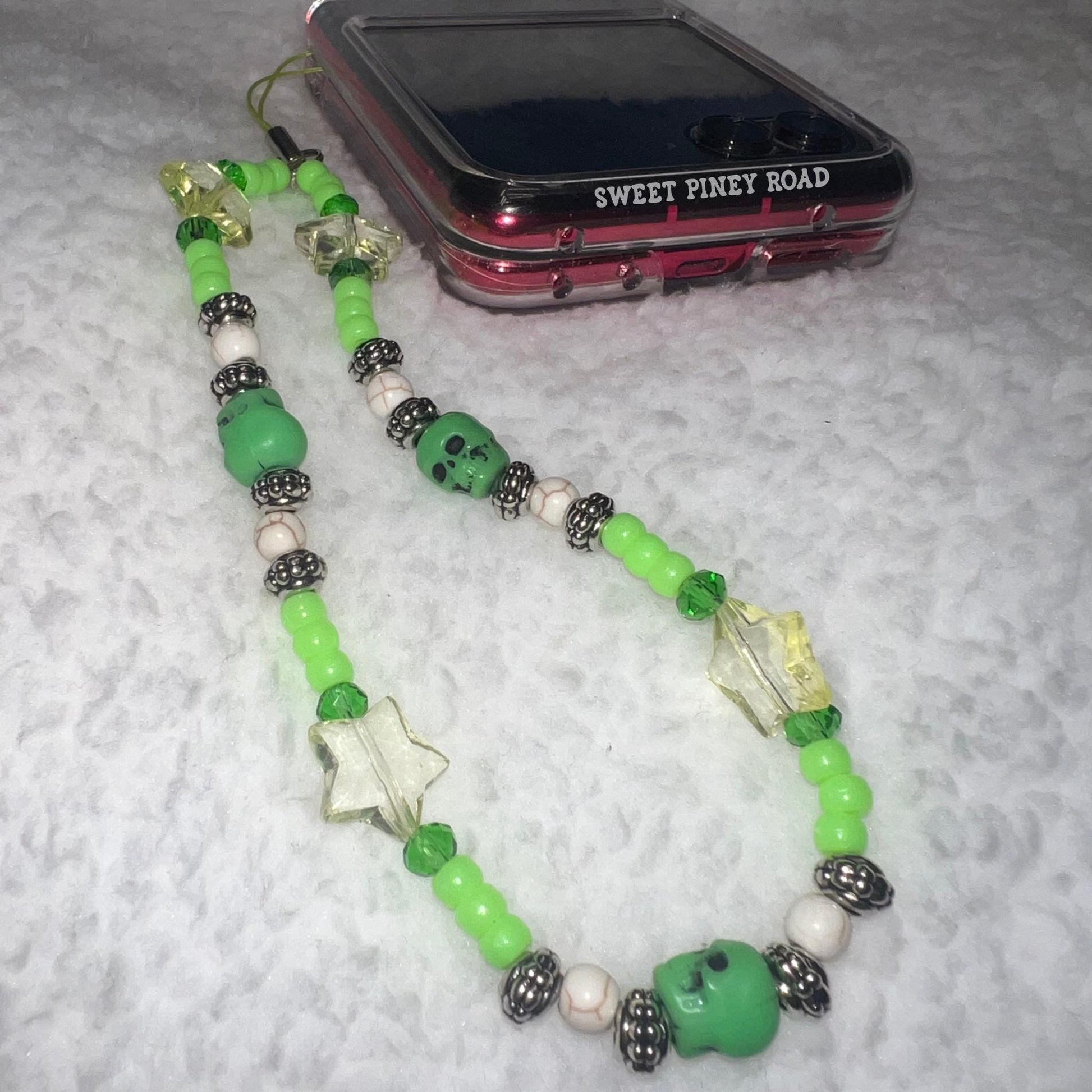 Green Skull Phone Charm Strap, Universal Fit, Phone Carrying Wrist Strap, Hands-Free Wrist Grip, Cute Girly Skulls Gothic Vibes Straps Gift