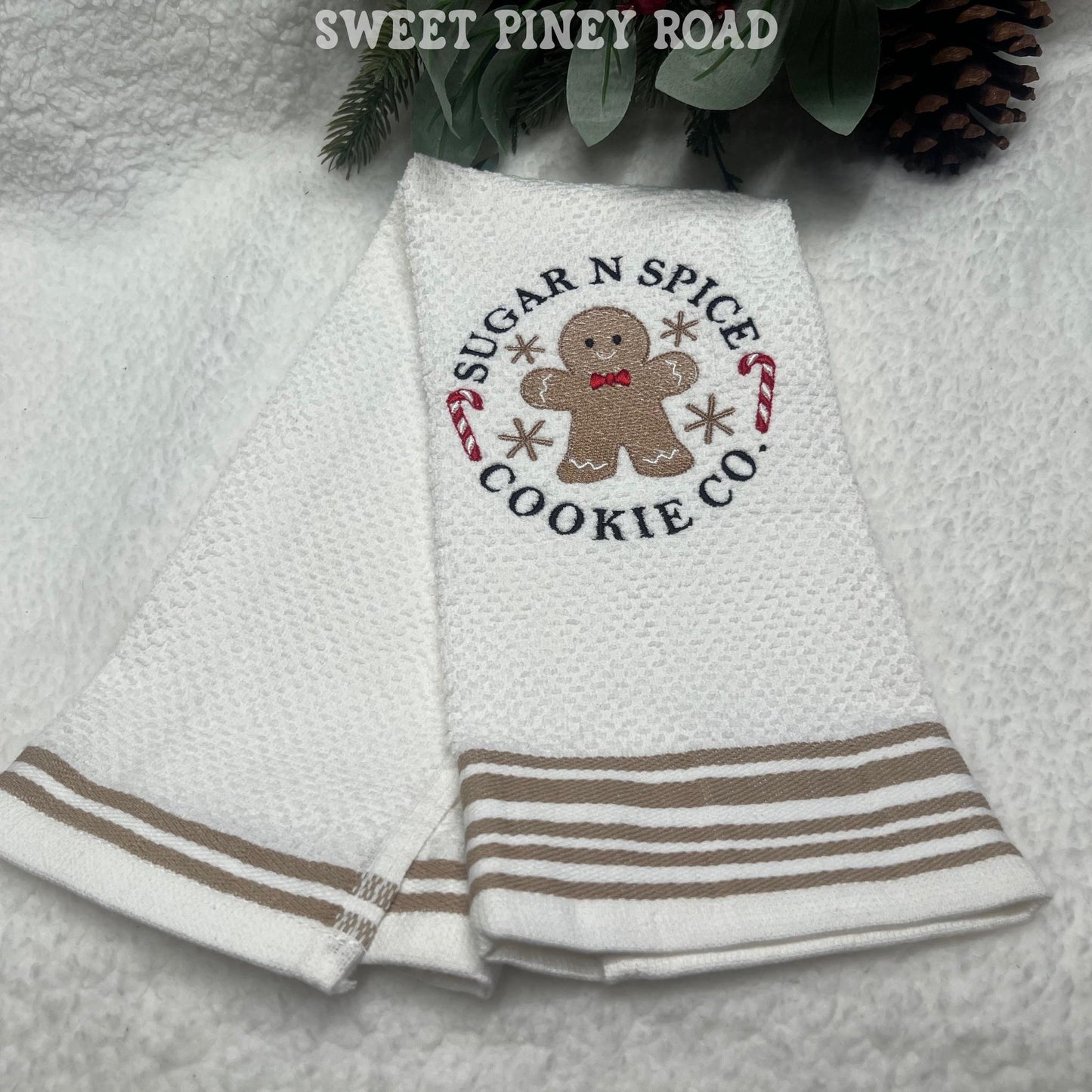 Gingerbread Cookie Embroidered Towel, Personalized Christmas Bath Towel, Baker Gift, Holiday Custom Wash Cloth Present, Cute Farmhouse Decor