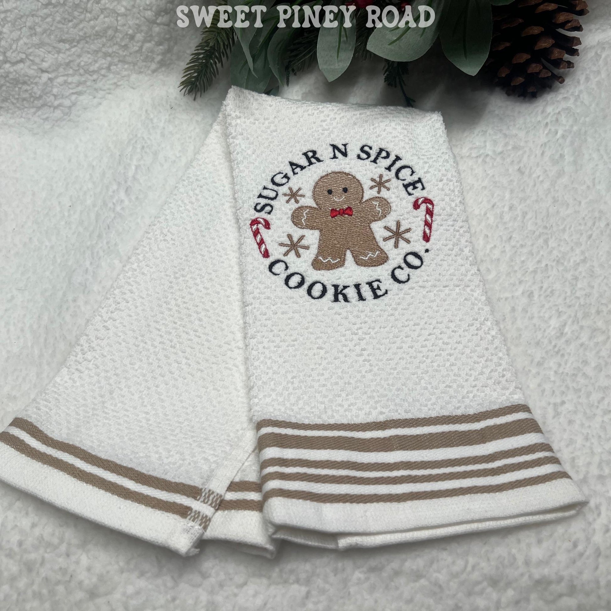 Gingerbread Cookie Embroidered Towel, Personalized Christmas Bath Towel, Baker Gift, Holiday Custom Wash Cloth Present, Cute Farmhouse Decor